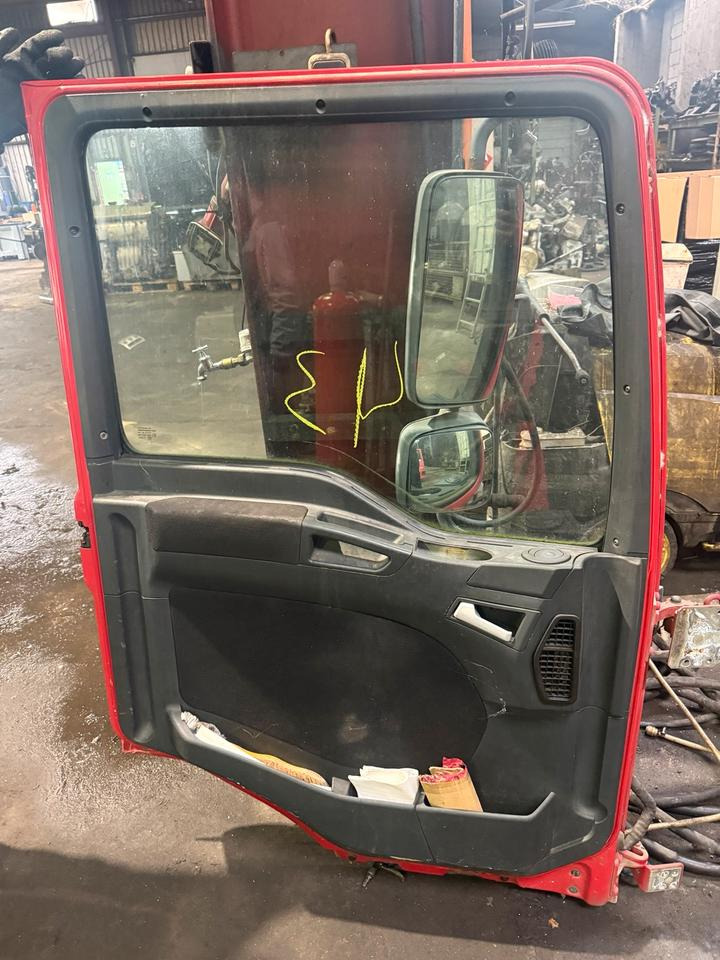 MAN TGL Fahrertür Rot Spiegel Innenverkleidung - باب و قطع الغيار - شاحنة: صورة 2 MAN TGL Fahrertür Rot Spiegel Innenverkleidung - باب و قطع الغيار - شاحنة: صورة 2