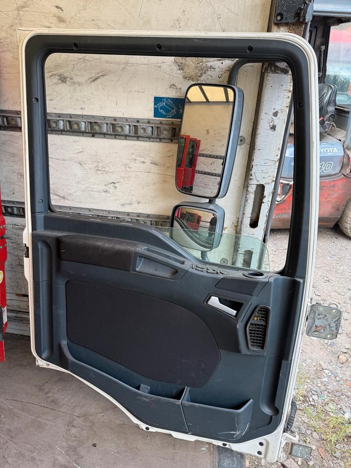 MAN TGL Fahrertür Weiß Spiegel Innenverkleidung - باب و قطع الغيار - شاحنة: صورة 2 MAN TGL Fahrertür Weiß Spiegel Innenverkleidung - باب و قطع الغيار - شاحنة: صورة 2