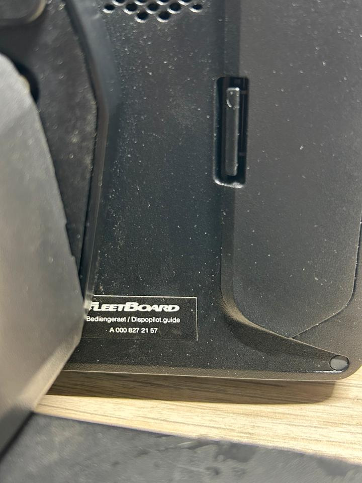 Mercedes Actros MP4 FleetBoard Monitor Display A0008272157 - تاكوغراف - شاحنة: صورة 4 Mercedes Actros MP4 FleetBoard Monitor Display A0008272157 - تاكوغراف - شاحنة: صورة 4