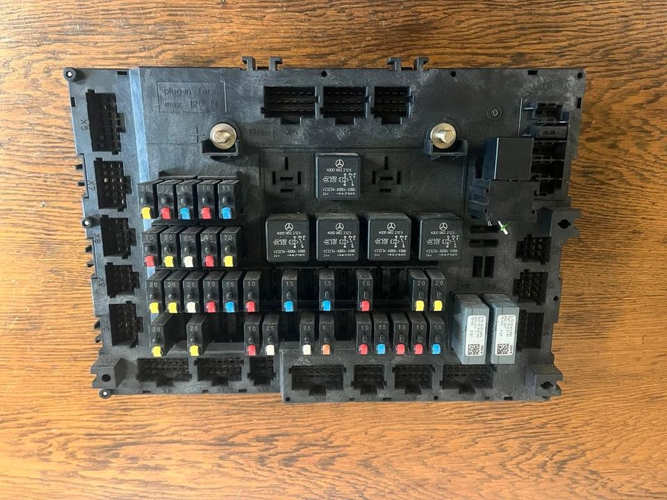 Mercedes Actros MP4 Single-SAM Sicherungskasten A0014463658 - فيوز - شاحنة: صورة 2 Mercedes Actros MP4 Single-SAM Sicherungskasten A0014463658 - فيوز - شاحنة: صورة 2