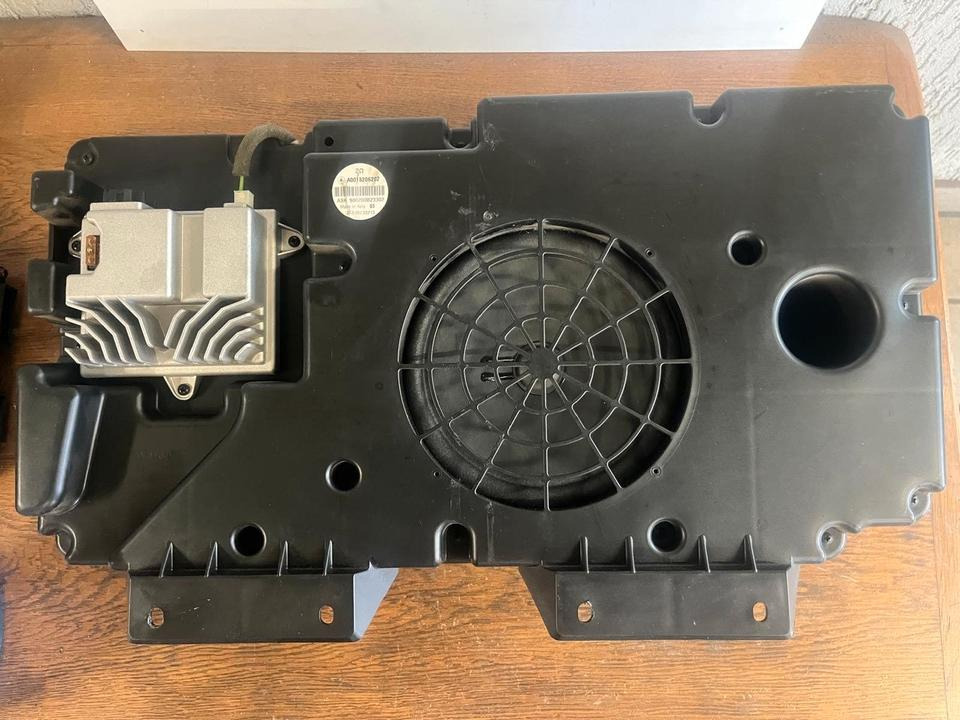 Mercedes Actros MP4 Subwoofer Soundsystem Bass A0018206202 - لوحة القيادة - شاحنة: صورة 2 Mercedes Actros MP4 Subwoofer Soundsystem Bass A0018206202 - لوحة القيادة - شاحنة: صورة 2