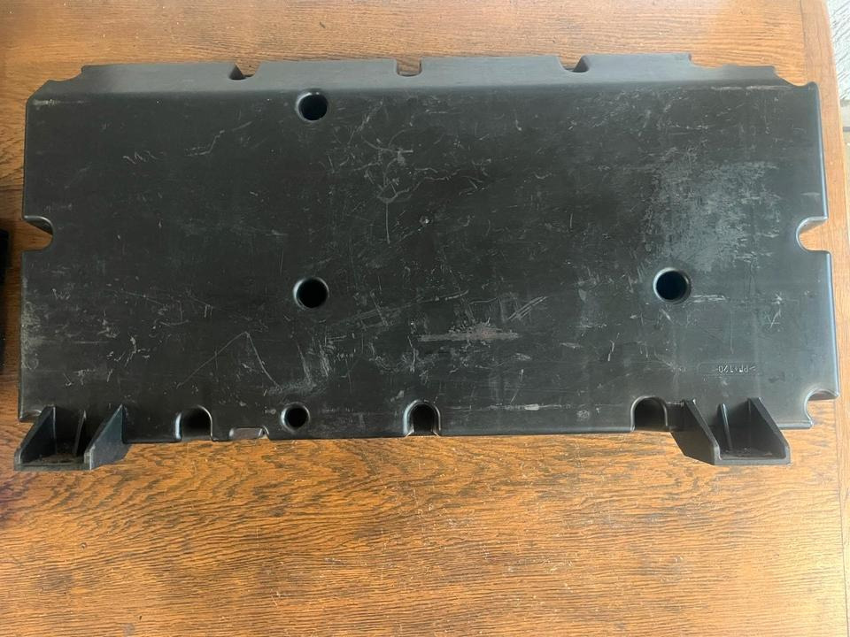 Mercedes Actros MP4 Subwoofer Soundsystem Bass A0018206202 - لوحة القيادة - شاحنة: صورة 5 Mercedes Actros MP4 Subwoofer Soundsystem Bass A0018206202 - لوحة القيادة - شاحنة: صورة 5