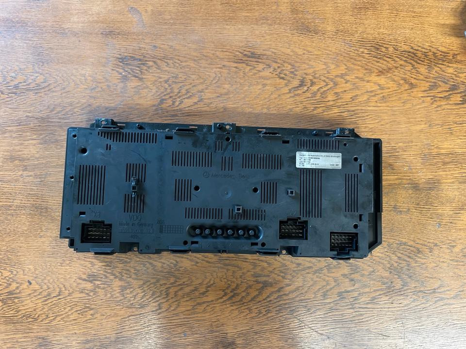 Mercedes Atego 1 Kombiinstrument Tacho A0014462921 - لوحة القيادة - شاحنة: صورة 3 Mercedes Atego 1 Kombiinstrument Tacho A0014462921 - لوحة القيادة - شاحنة: صورة 3