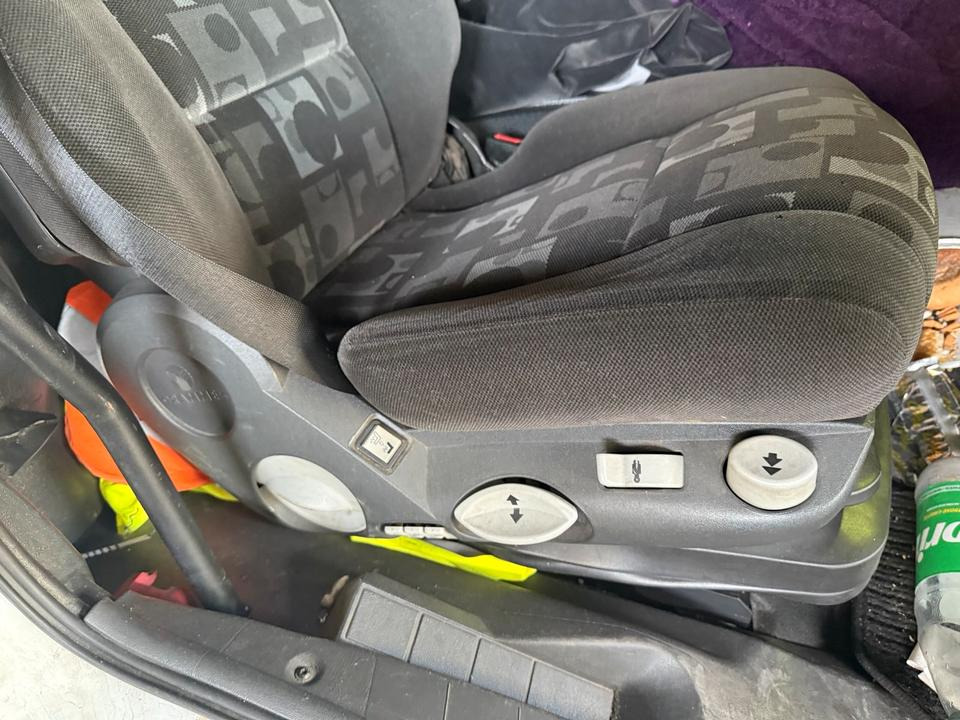 Mercedes Atego 3 Beifahrersitz mit Luft - مقعد - شاحنة: صورة 2 Mercedes Atego 3 Beifahrersitz mit Luft - مقعد - شاحنة: صورة 2