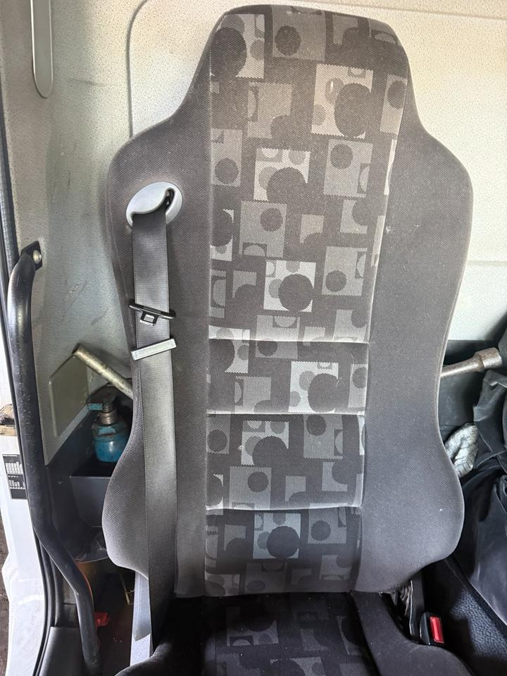 Mercedes Atego 3 Beifahrersitz mit Luft - مقعد - شاحنة: صورة 4 Mercedes Atego 3 Beifahrersitz mit Luft - مقعد - شاحنة: صورة 4