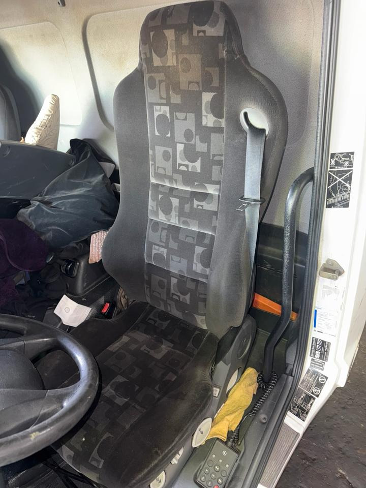 Mercedes Atego 3 Fahrersitz - مقعد - شاحنة: صورة 1 Mercedes Atego 3 Fahrersitz - مقعد - شاحنة: صورة 1