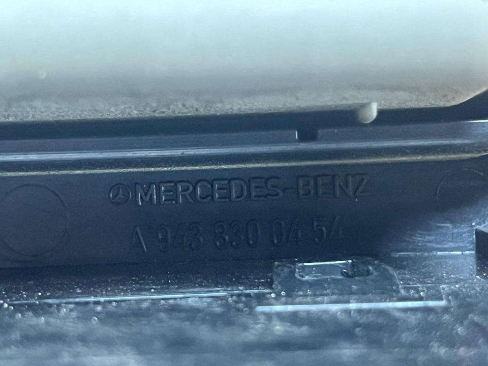 Mercedes Atego Luftdüse Vorne Mitte A9438300454 - الكابينة والداخلية - شاحنة: صورة 3 Mercedes Atego Luftdüse Vorne Mitte A9438300454 - الكابينة والداخلية - شاحنة: صورة 3