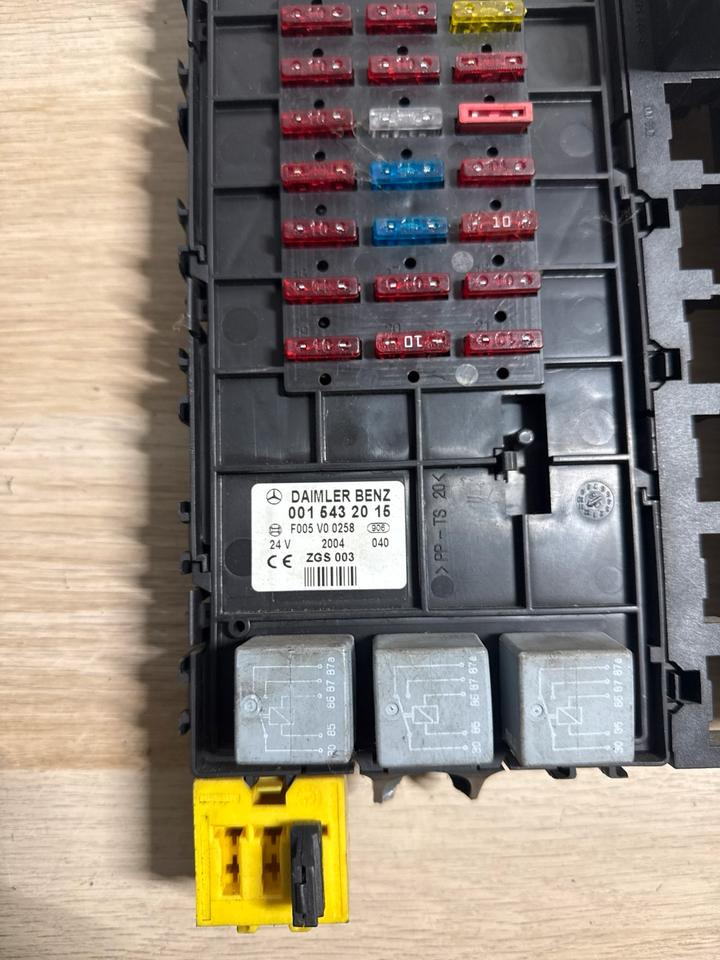 Mercedes Atego Sicherungskasten A0015432015 - النظام الكهربائي - شاحنة: صورة 3 Mercedes Atego Sicherungskasten A0015432015 - النظام الكهربائي - شاحنة: صورة 3