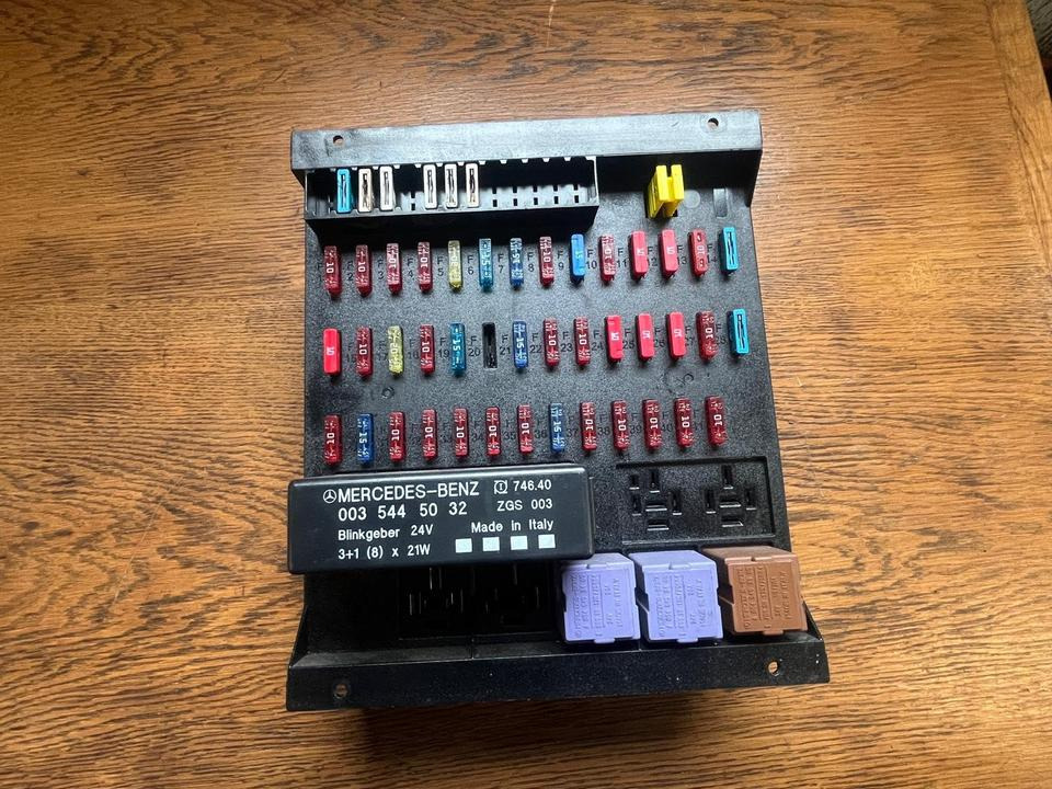 Mercedes Atego Sicherungskasten (Zentralelektrik) A0015433115 - فيوز - شاحنة: صورة 1 Mercedes Atego Sicherungskasten (Zentralelektrik) A0015433115 - فيوز - شاحنة: صورة 1