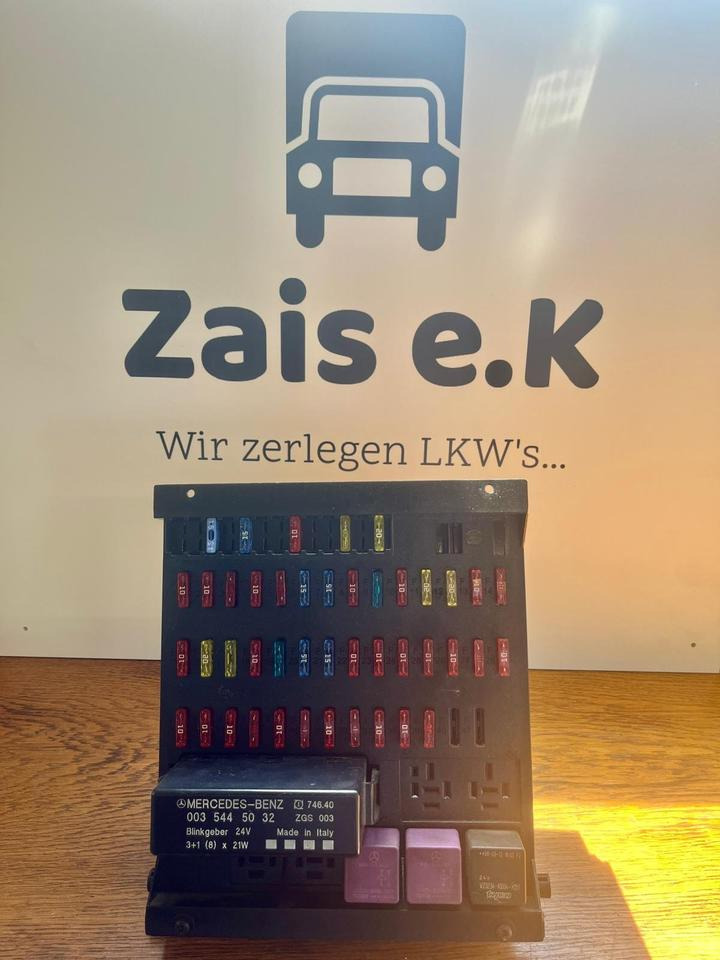 Mercedes Atego Sicherungskasten (Zentralelektrik) A0015433615 - فيوز - شاحنة: صورة 1 Mercedes Atego Sicherungskasten (Zentralelektrik) A0015433615 - فيوز - شاحنة: صورة 1