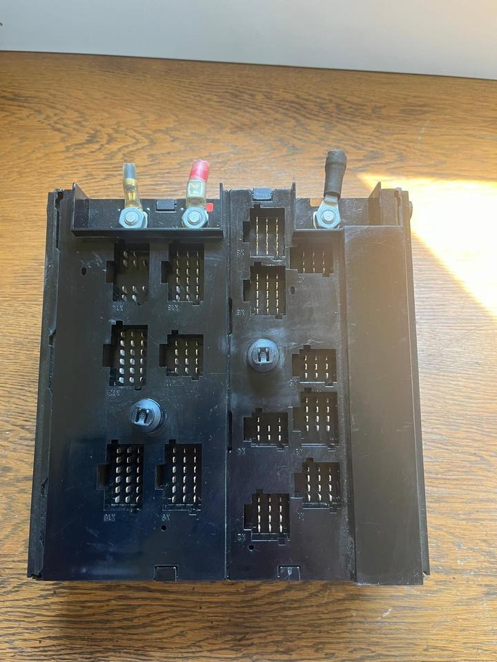 Mercedes Atego Sicherungskasten (Zentralelektrik) A0015433615 - فيوز - شاحنة: صورة 4 Mercedes Atego Sicherungskasten (Zentralelektrik) A0015433615 - فيوز - شاحنة: صورة 4