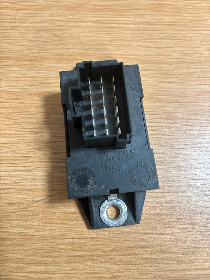 Mercedes Atego elektromagnetischer Filter A0295459228 - النظام الكهربائي - شاحنة: صورة 2 Mercedes Atego elektromagnetischer Filter A0295459228 - النظام الكهربائي - شاحنة: صورة 2