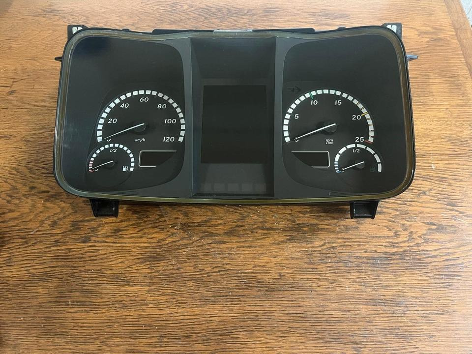 Mercedes Benz Actros MP4 Kombiinstrument / Tacho A0104460021 - لوحة القيادة - شاحنة: صورة 2 Mercedes Benz Actros MP4 Kombiinstrument / Tacho A0104460021 - لوحة القيادة - شاحنة: صورة 2