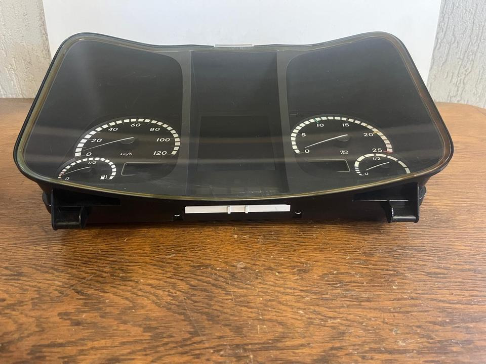 Mercedes Benz Actros MP4 Kombiinstrument / Tacho A0104464621 - لوحة القيادة - شاحنة: صورة 5 Mercedes Benz Actros MP4 Kombiinstrument / Tacho A0104464621 - لوحة القيادة - شاحنة: صورة 5