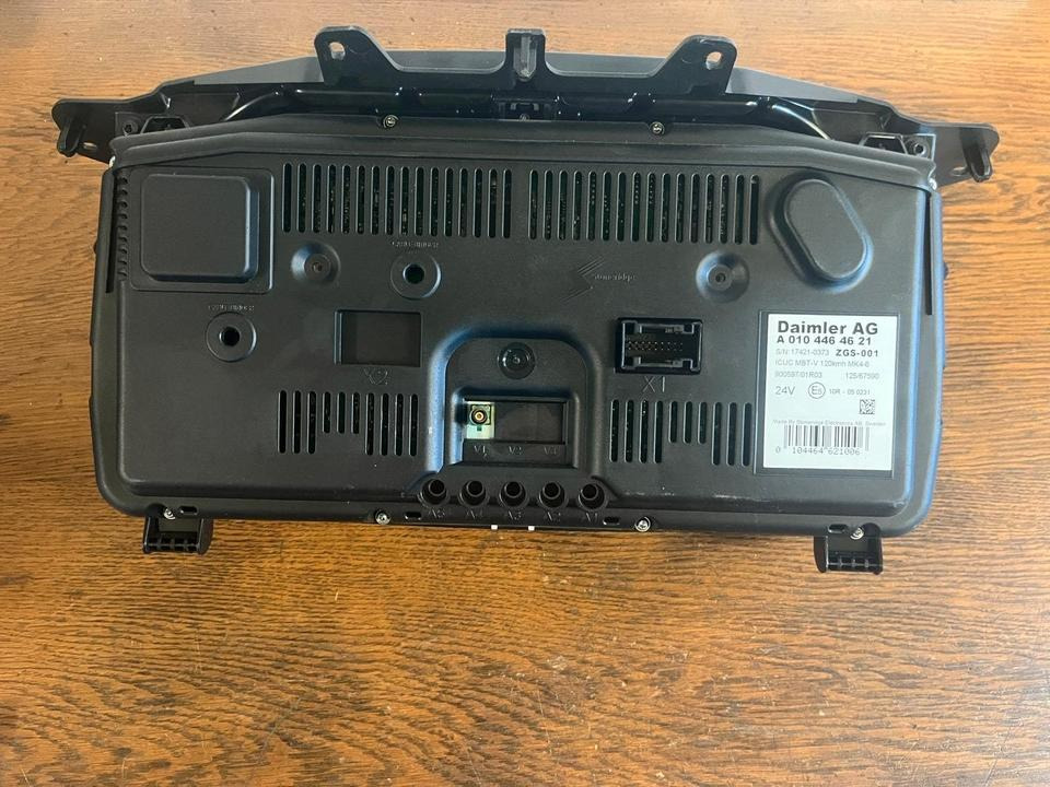 Mercedes Benz Actros MP4 Kombiinstrument / Tacho A0104464621 - لوحة القيادة - شاحنة: صورة 3 Mercedes Benz Actros MP4 Kombiinstrument / Tacho A0104464621 - لوحة القيادة - شاحنة: صورة 3