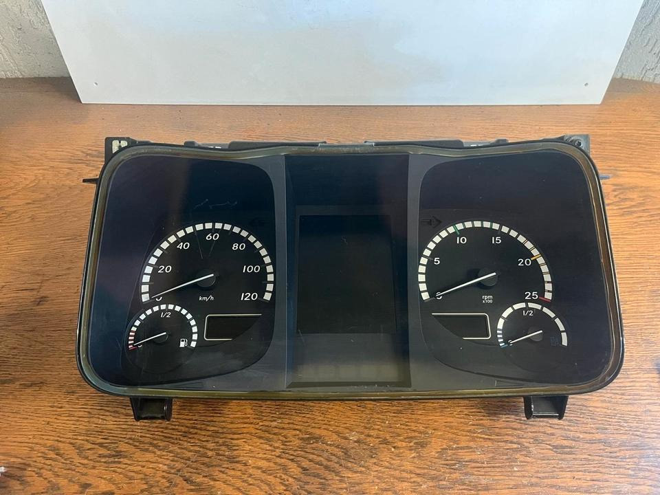 Mercedes Benz Actros MP4 Kombiinstrument / Tacho A0104464621 - لوحة القيادة - شاحنة: صورة 2 Mercedes Benz Actros MP4 Kombiinstrument / Tacho A0104464621 - لوحة القيادة - شاحنة: صورة 2