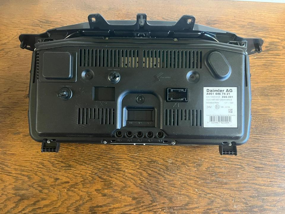 Mercedes Benz Actros MP4 Kombiinstrument / Tacho A9614467421 - لوحة القيادة - شاحنة: صورة 3 Mercedes Benz Actros MP4 Kombiinstrument / Tacho A9614467421 - لوحة القيادة - شاحنة: صورة 3