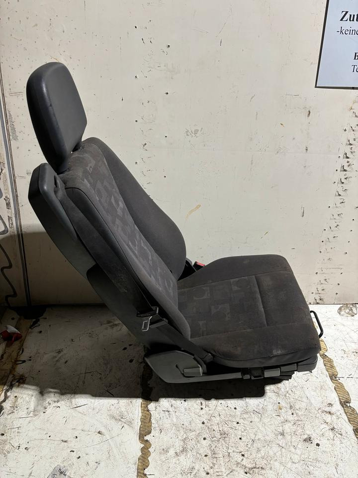Mercedes-Benz Atego 2 Beifahrersitz mit Luft - مقعد - شاحنة: صورة 2 Mercedes-Benz Atego 2 Beifahrersitz mit Luft - مقعد - شاحنة: صورة 2