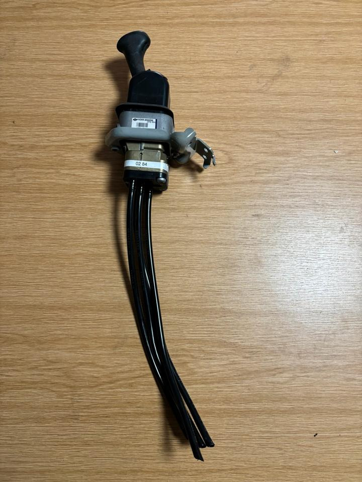 Mercedes KNORR-BREMSE Bremsventil Handbremsventil A0004200284 - صمام الفرامل - شاحنة: صورة 1 Mercedes KNORR-BREMSE Bremsventil Handbremsventil A0004200284 - صمام الفرامل - شاحنة: صورة 1