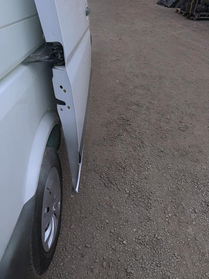 Mercedes VITO Seitentür Schiebetür BJ 2012 - باب و قطع الغيار - شاحنة التوصيل: صورة 4 Mercedes VITO Seitentür Schiebetür BJ 2012 - باب و قطع الغيار - شاحنة التوصيل: صورة 4