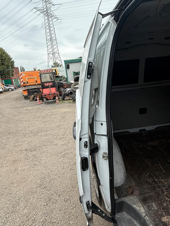 Mercedes VITO Seitentür Schiebetür BJ 2012 - باب و قطع الغيار - شاحنة التوصيل: صورة 2 Mercedes VITO Seitentür Schiebetür BJ 2012 - باب و قطع الغيار - شاحنة التوصيل: صورة 2