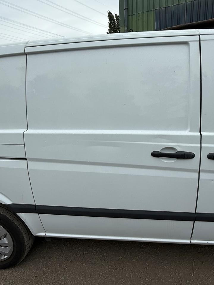 Mercedes VITO Seitentür Schiebetür BJ 2012 - باب و قطع الغيار - شاحنة التوصيل: صورة 1 Mercedes VITO Seitentür Schiebetür BJ 2012 - باب و قطع الغيار - شاحنة التوصيل: صورة 1