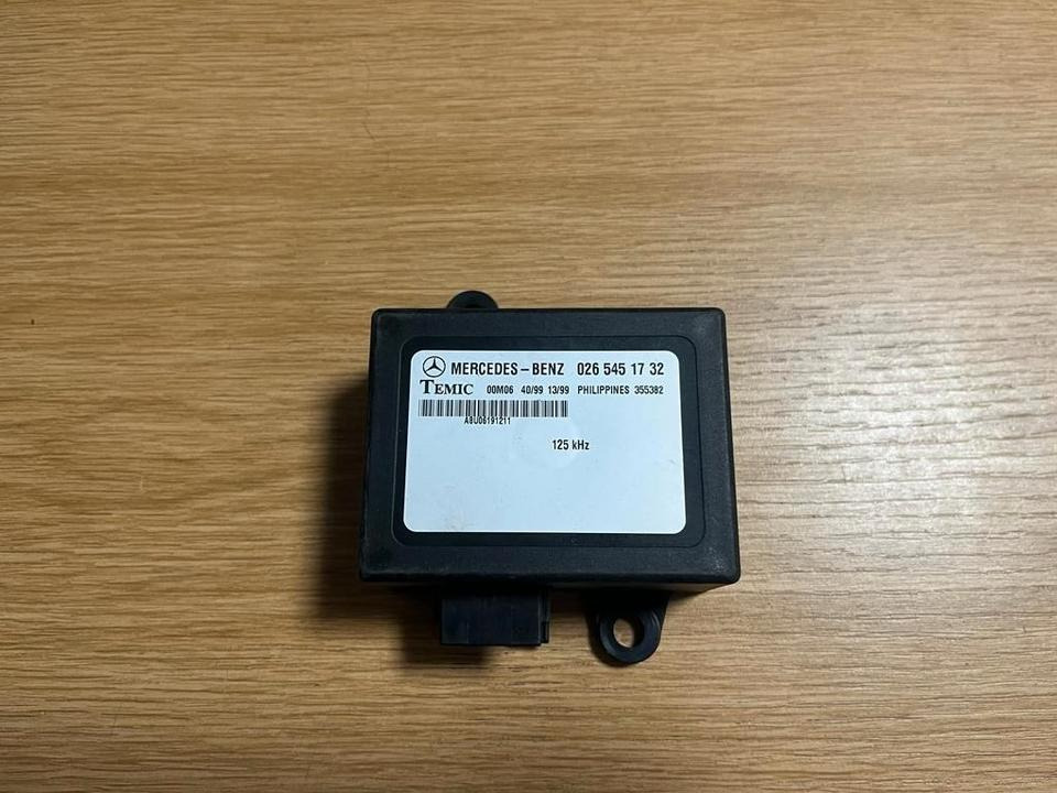 Mercedes VITO W638 Steuergerät Wegfahrsperre 0265451732 - وحدة تحكم الكتروني - شاحنة: صورة 1 Mercedes VITO W638 Steuergerät Wegfahrsperre 0265451732 - وحدة تحكم الكتروني - شاحنة: صورة 1