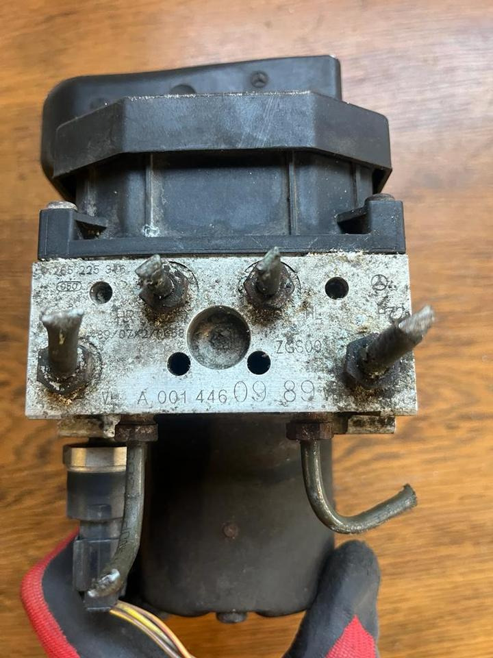 Mercedes Vito Hydraulikblock ABS Pumpe A0014460989 - نظام الهيدروليك - شاحنة: صورة 2 Mercedes Vito Hydraulikblock ABS Pumpe A0014460989 - نظام الهيدروليك - شاحنة: صورة 2