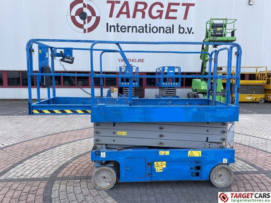 Genie GS-2646 Electric GS2646 Scissor Work Lift 992cm - رافعة هيدروليكية مقصية: صورة 5 Genie GS-2646 Electric GS2646 Scissor Work Lift 992cm - رافعة هيدروليكية مقصية: صورة 5