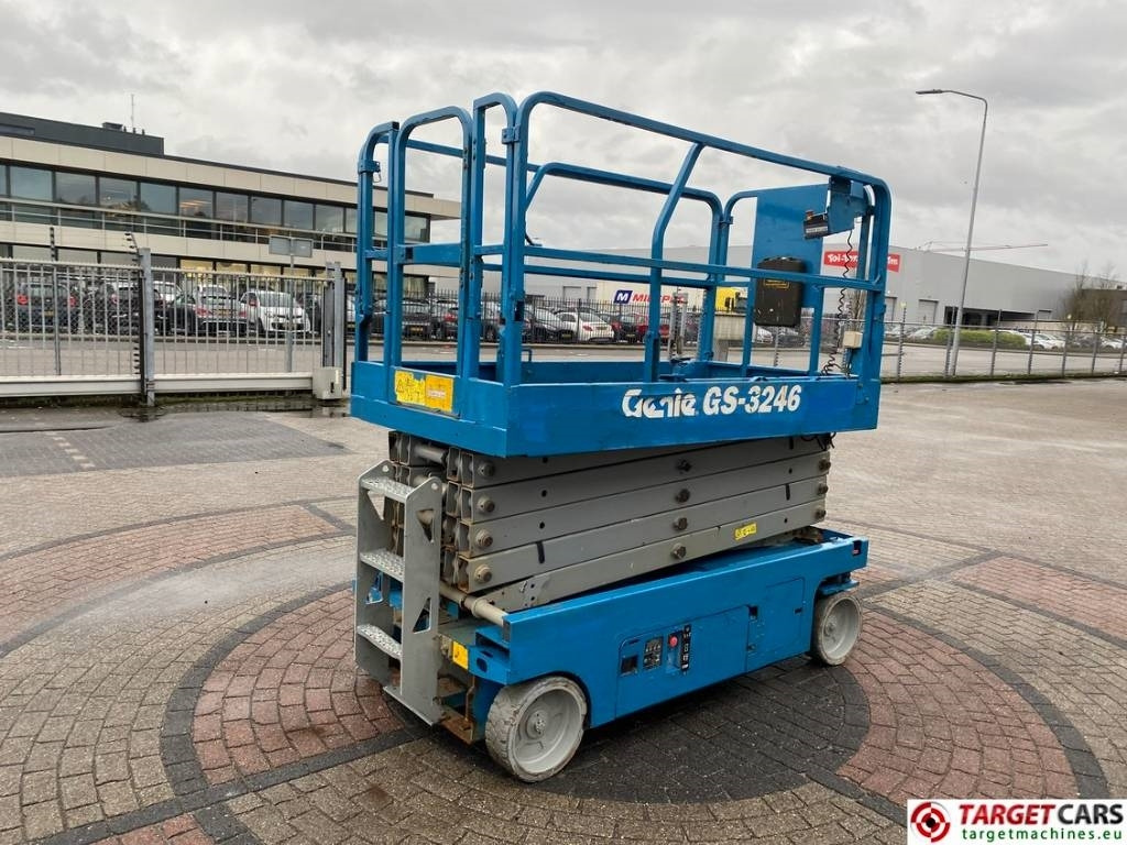 Genie GS-3246 Electric Scissor Work Lift 1175cm - رافعة هيدروليكية مقصية: صورة 3 Genie GS-3246 Electric Scissor Work Lift 1175cm - رافعة هيدروليكية مقصية: صورة 3