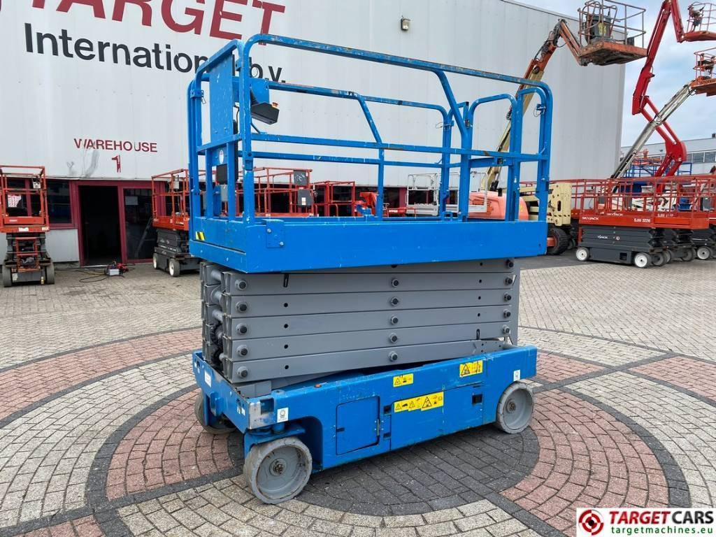Genie GS-4047 Electric Scissor Work Lift 1389cm - رافعة هيدروليكية مقصية: صورة 1 Genie GS-4047 Electric Scissor Work Lift 1389cm - رافعة هيدروليكية مقصية: صورة 1