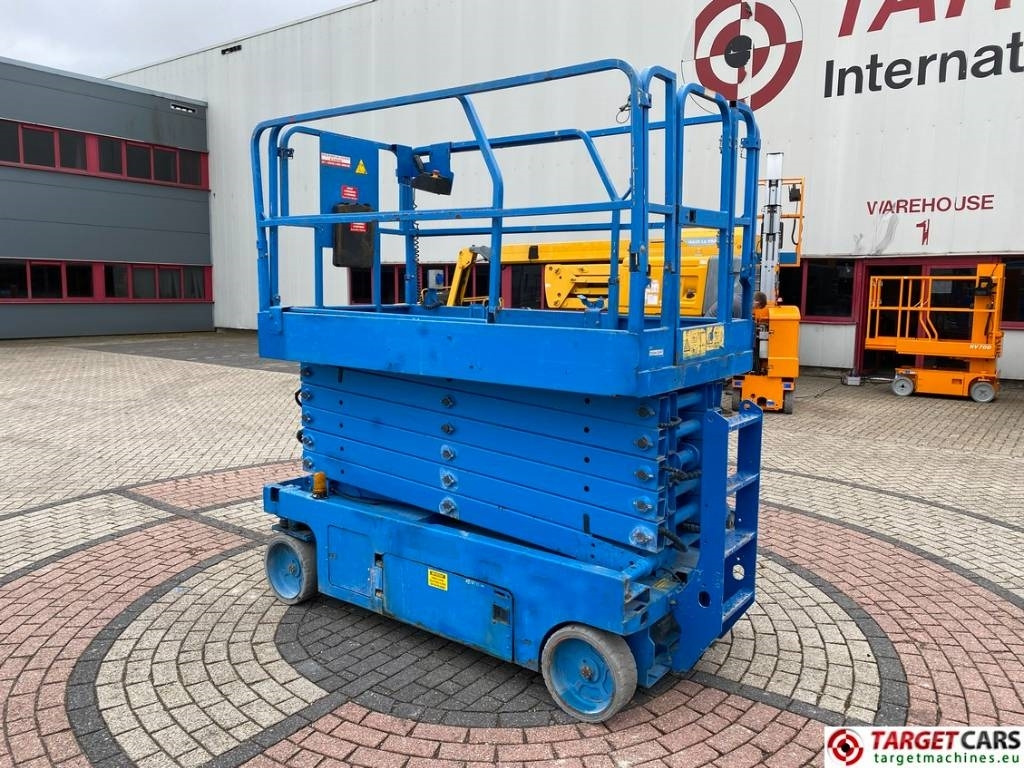 Genie GS-4047 Electric Scissor Work Lift 1389cm - رافعة هيدروليكية مقصية: صورة 4 Genie GS-4047 Electric Scissor Work Lift 1389cm - رافعة هيدروليكية مقصية: صورة 4