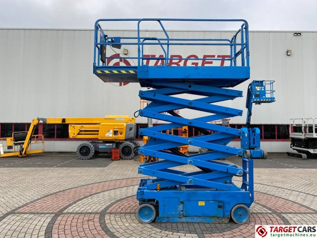 Genie GS-4047 Electric Scissor Work Lift 1389cm - رافعة هيدروليكية مقصية: صورة 5 Genie GS-4047 Electric Scissor Work Lift 1389cm - رافعة هيدروليكية مقصية: صورة 5