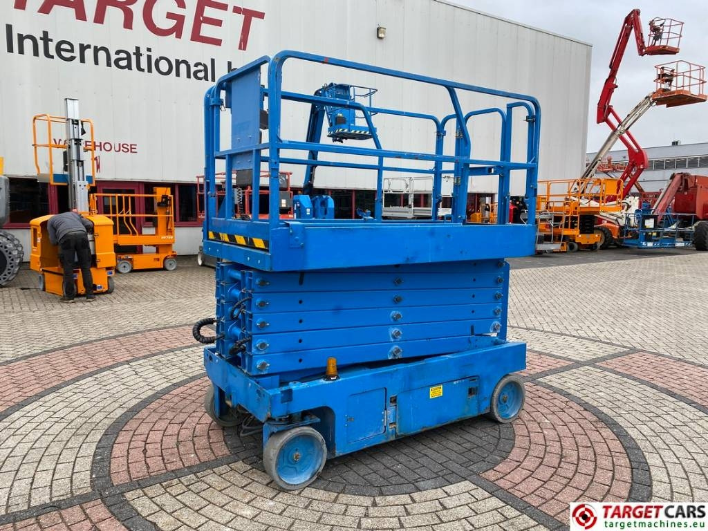 Genie GS-4047 Electric Scissor Work Lift 1389cm - رافعة هيدروليكية مقصية: صورة 1 Genie GS-4047 Electric Scissor Work Lift 1389cm - رافعة هيدروليكية مقصية: صورة 1