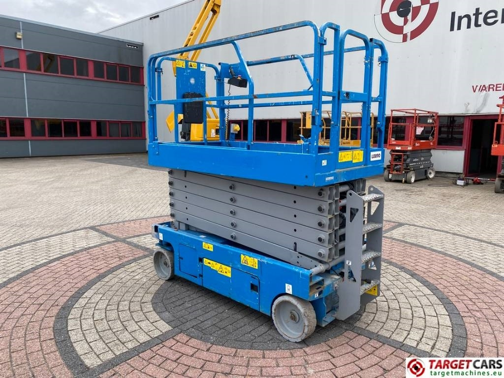 Genie GS-4047 Electric Scissor Work Lift 1389cm - رافعة هيدروليكية مقصية: صورة 4 Genie GS-4047 Electric Scissor Work Lift 1389cm - رافعة هيدروليكية مقصية: صورة 4