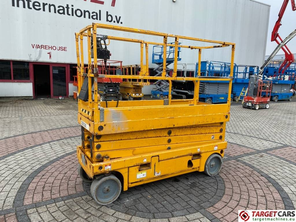 Haulotte Compact 10N Electric Scissor Work Lift 1000cm - رافعة هيدروليكية مقصية: صورة 1 Haulotte Compact 10N Electric Scissor Work Lift 1000cm - رافعة هيدروليكية مقصية: صورة 1