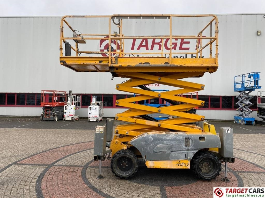 Haulotte Compact 12DX Diesel 4x4 Scissor Work Lift 1206cm - رافعة هيدروليكية مقصية: صورة 5 Haulotte Compact 12DX Diesel 4x4 Scissor Work Lift 1206cm - رافعة هيدروليكية مقصية: صورة 5