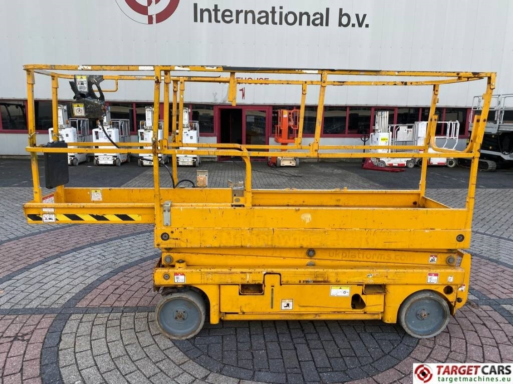 Haulotte Compact 8 Elecftric Scissor Work Lift 818cm - رافعة هيدروليكية مقصية: صورة 5 Haulotte Compact 8 Elecftric Scissor Work Lift 818cm - رافعة هيدروليكية مقصية: صورة 5