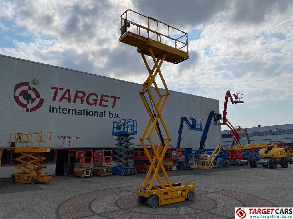 رافعة هيدروليكية مقصية Haulotte Compact 8 Electric Scissor Work Lift 818cm: صورة 6