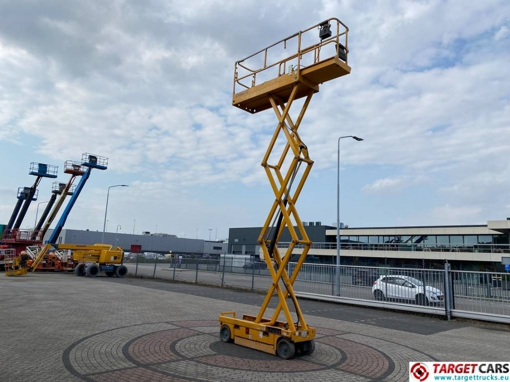 رافعة هيدروليكية مقصية Haulotte Compact 8 Electric Scissor Work Lift 818cm: صورة 7