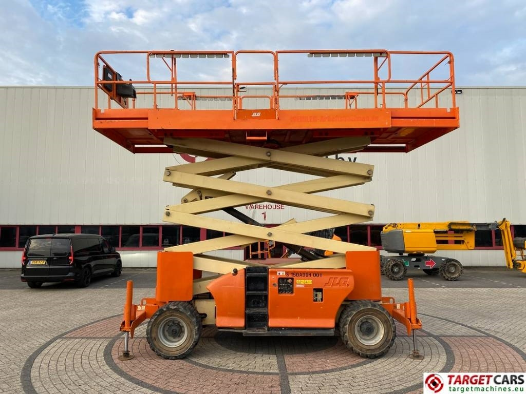 JLG 4394RT Diesel 4x4 Scissor Work Lift 1511cm - رافعة هيدروليكية مقصية: صورة 5 JLG 4394RT Diesel 4x4 Scissor Work Lift 1511cm - رافعة هيدروليكية مقصية: صورة 5