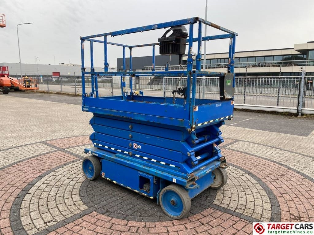 SkyJack SJ4732 Electric 4732 Scissor Work Lift 1165cm - رافعة هيدروليكية مقصية: صورة 2 SkyJack SJ4732 Electric 4732 Scissor Work Lift 1165cm - رافعة هيدروليكية مقصية: صورة 2