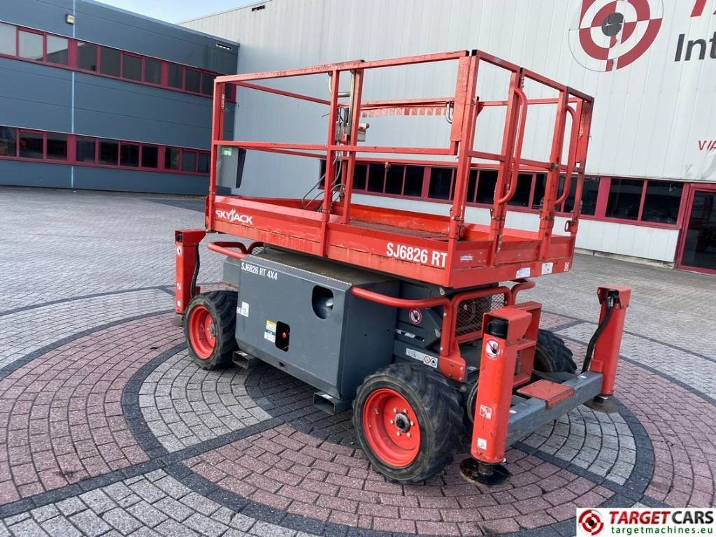 SkyJack SJ6826RT Diesel 4x4 Scissor 6826 Work Lift 992cm - رافعة هيدروليكية مقصية: صورة 4 SkyJack SJ6826RT Diesel 4x4 Scissor 6826 Work Lift 992cm - رافعة هيدروليكية مقصية: صورة 4