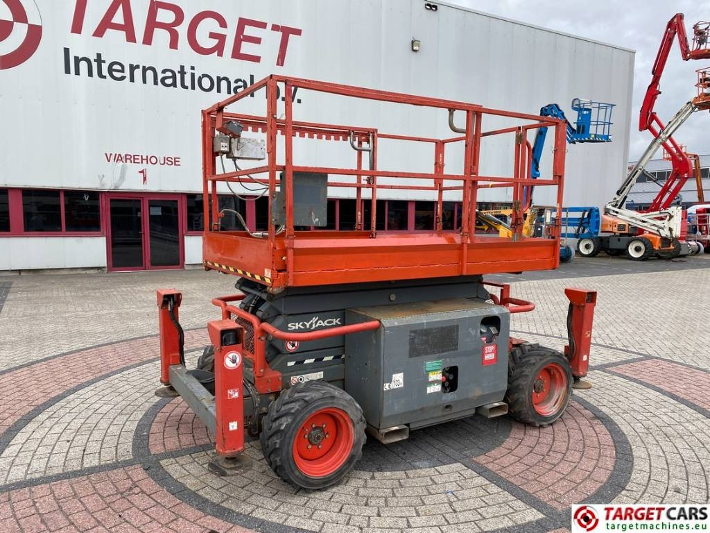 SkyJack SJ6832RT Diesel 4x4 Scissor 6832 Work Lift 1180cm - رافعة هيدروليكية مقصية: صورة 1 SkyJack SJ6832RT Diesel 4x4 Scissor 6832 Work Lift 1180cm - رافعة هيدروليكية مقصية: صورة 1