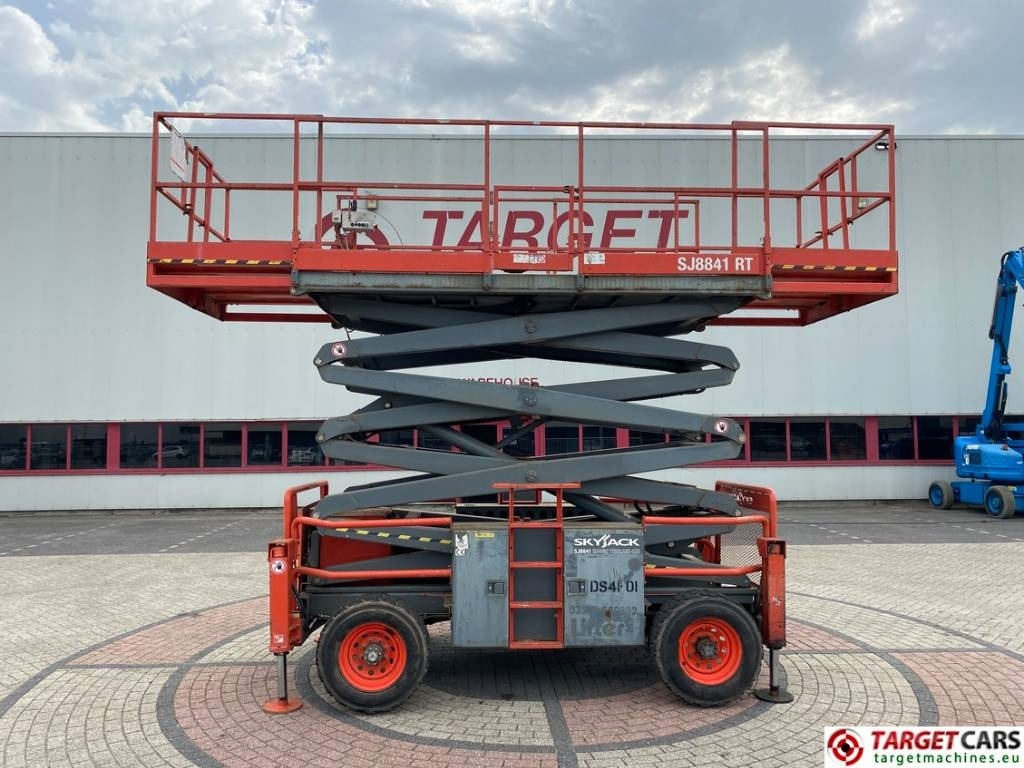 SkyJack SJ8841 RT Diesel 4x4 Scissor Work Lift 1430cm - رافعة هيدروليكية مقصية: صورة 5 SkyJack SJ8841 RT Diesel 4x4 Scissor Work Lift 1430cm - رافعة هيدروليكية مقصية: صورة 5