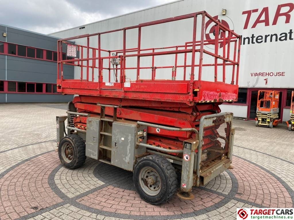 SkyJack SJ8841RT Diesel 4x4 Scissor Work Lift 1430cm - رافعة هيدروليكية مقصية: صورة 4 SkyJack SJ8841RT Diesel 4x4 Scissor Work Lift 1430cm - رافعة هيدروليكية مقصية: صورة 4