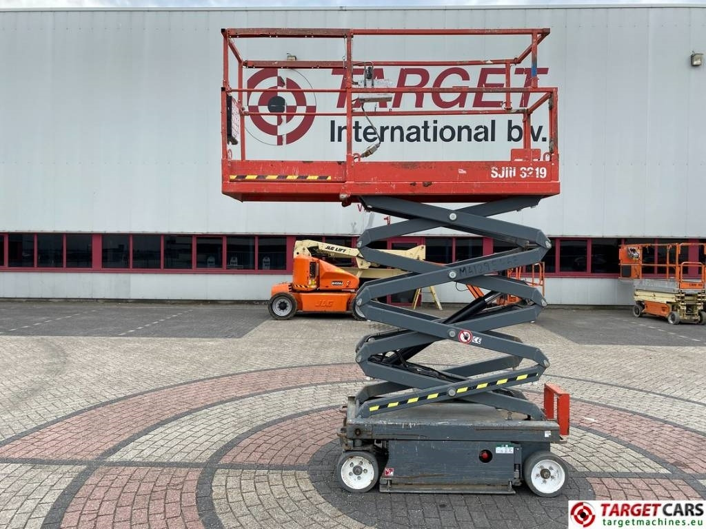 SkyJack SJIII-3219 Electric 3219 Scissor Work Lift 780cm - رافعة هيدروليكية مقصية: صورة 5 SkyJack SJIII-3219 Electric 3219 Scissor Work Lift 780cm - رافعة هيدروليكية مقصية: صورة 5
