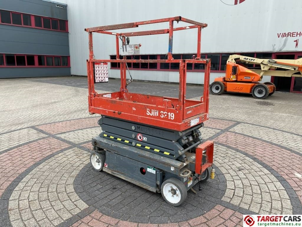 SkyJack SJIII-3219 Electric 3219 Scissor Work Lift 780cm - رافعة هيدروليكية مقصية: صورة 4 SkyJack SJIII-3219 Electric 3219 Scissor Work Lift 780cm - رافعة هيدروليكية مقصية: صورة 4
