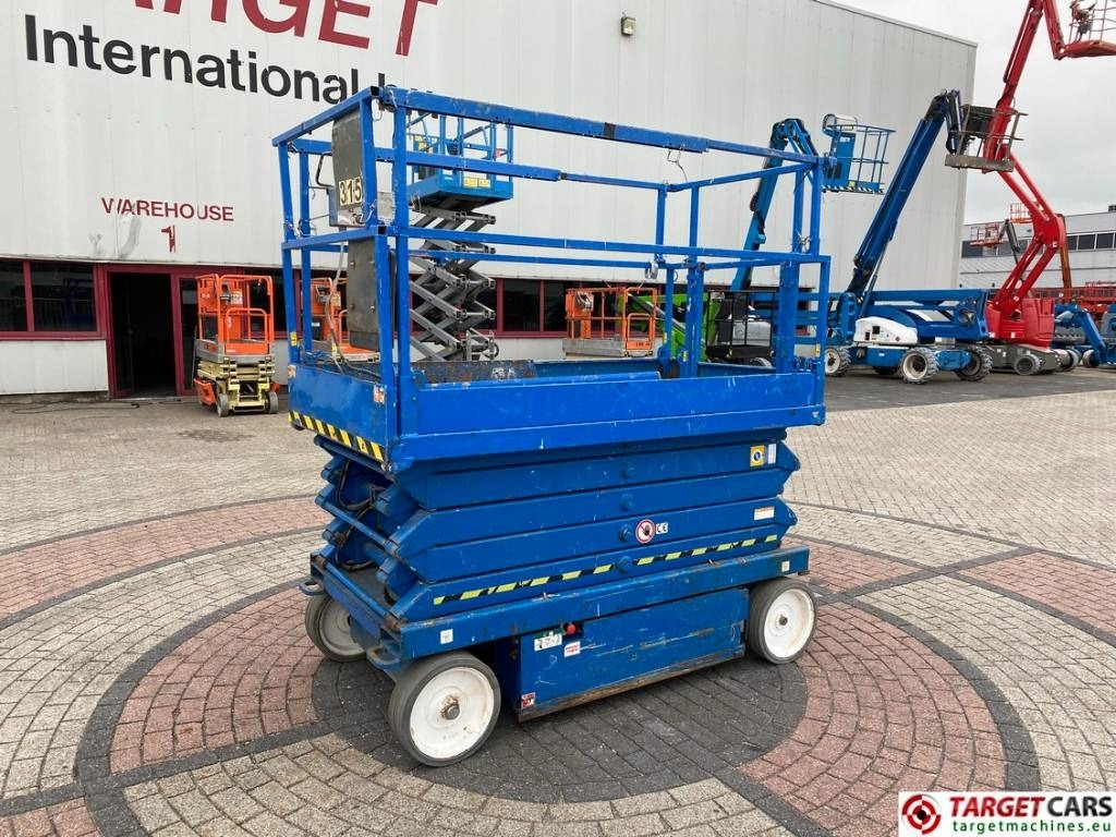 SkyJack SJIII-4632 Electric 4632 Scissor Work Lift 1170cm - رافعة هيدروليكية مقصية: صورة 1 SkyJack SJIII-4632 Electric 4632 Scissor Work Lift 1170cm - رافعة هيدروليكية مقصية: صورة 1