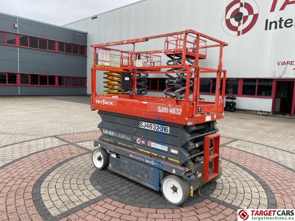 SkyJack SJIII-4632 Electric 4632 Scissor Work Lift 1170cm - رافعة هيدروليكية مقصية: صورة 4 SkyJack SJIII-4632 Electric 4632 Scissor Work Lift 1170cm - رافعة هيدروليكية مقصية: صورة 4
